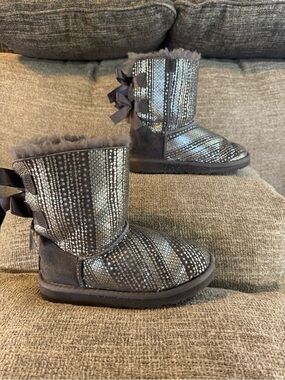 UGG Australia kids Bailey Bow Bling Gray Silver Metallic Dot Boots Size 12